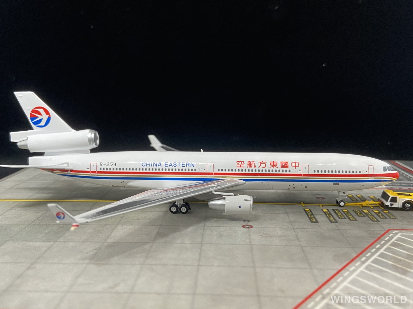 Undefined Collectibles 1:400 UC11MUA5 China Eastern 中国东方航空 McDonnell Douglas MD-11 B-2174