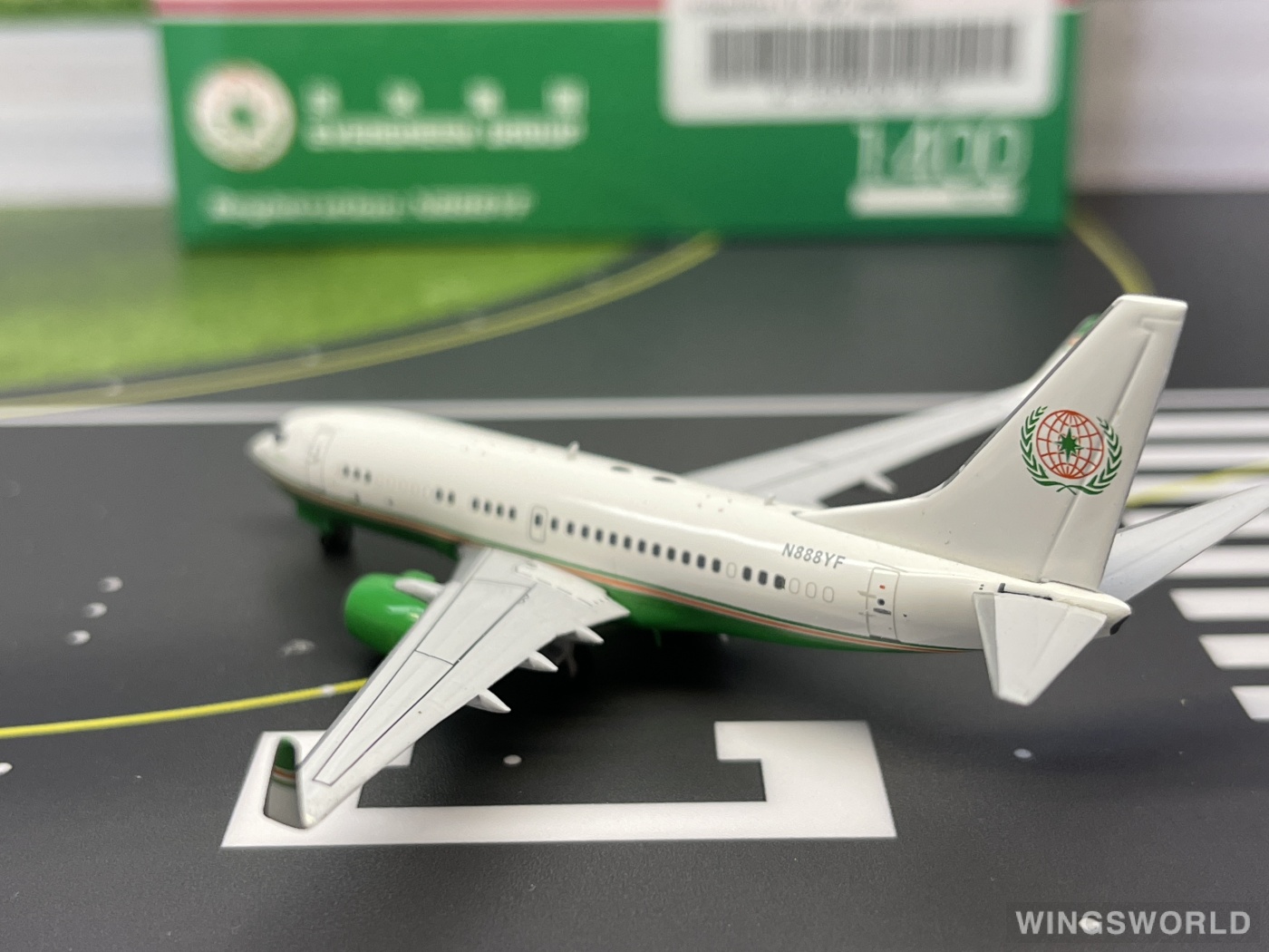 Dream Air 1:400 DAEVA888 EVA Air 长荣航空 Boeing 737-700 N888YF