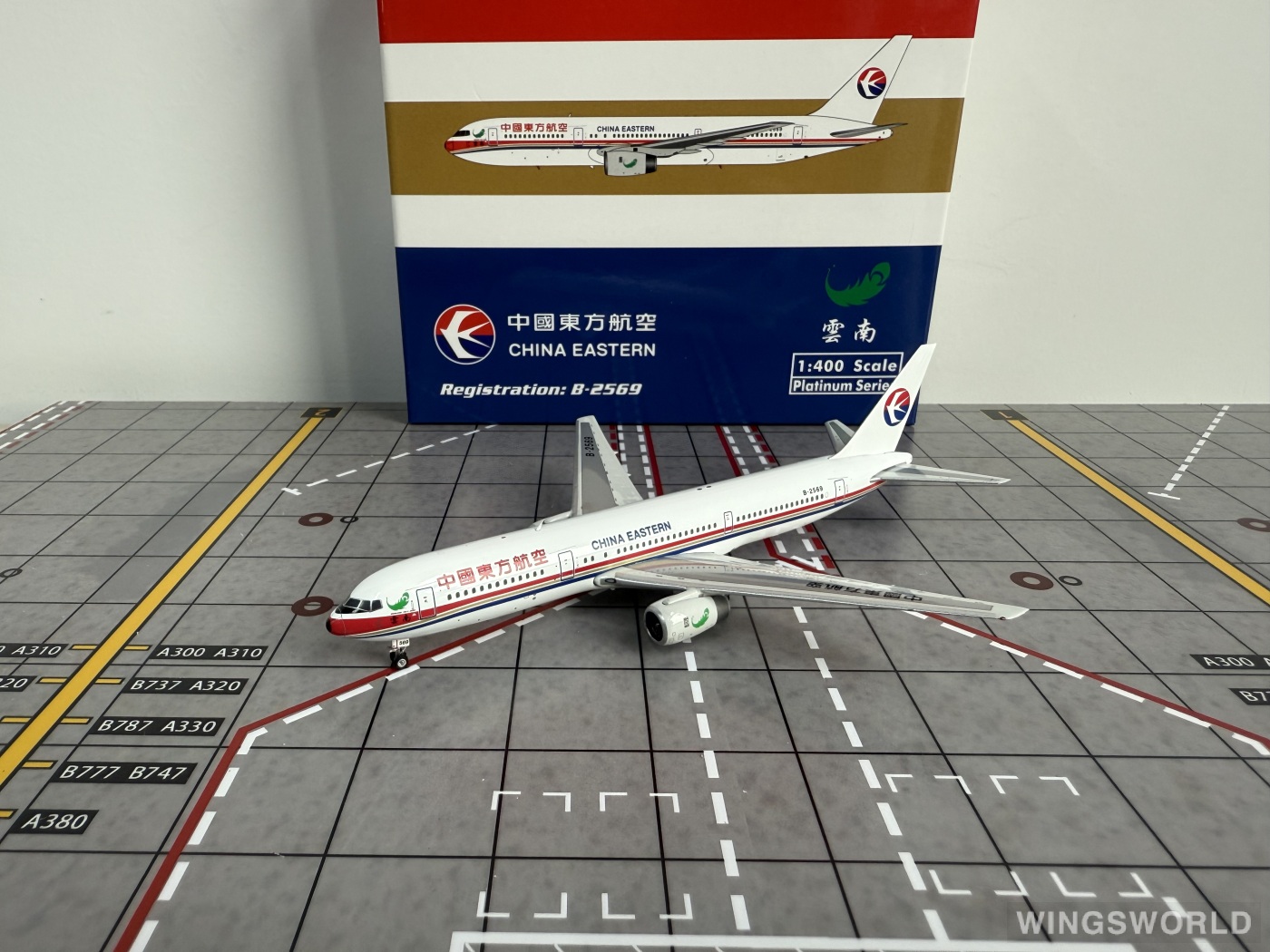 Phoenix 1:400 PH11960 China Eastern 中国东方航空 Boeing 767-300ER B-2569