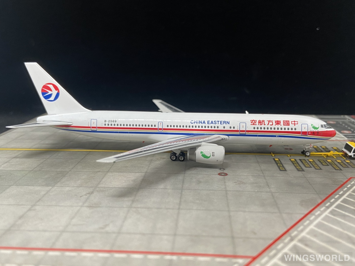 Phoenix 1:400 PH11960 China Eastern 中国东方航空 Boeing 767-300ER B-2569