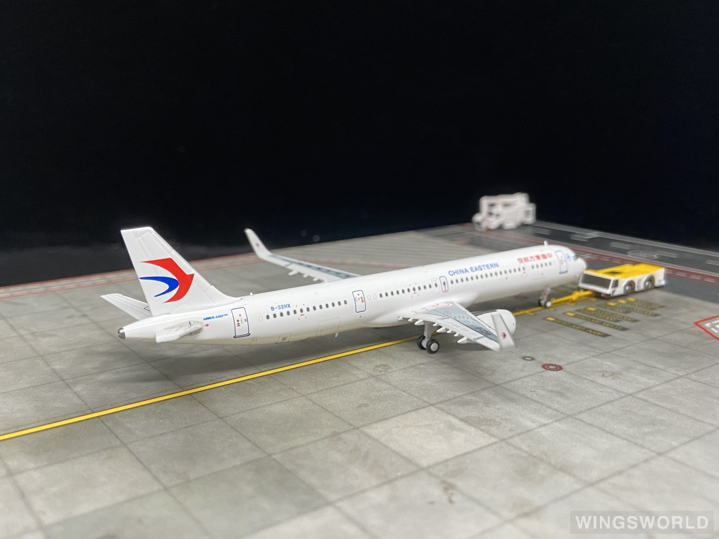 Pandamodel 1:400 PM62433 China Eastern 中国东方航空 Airbus A321neo B-32HX