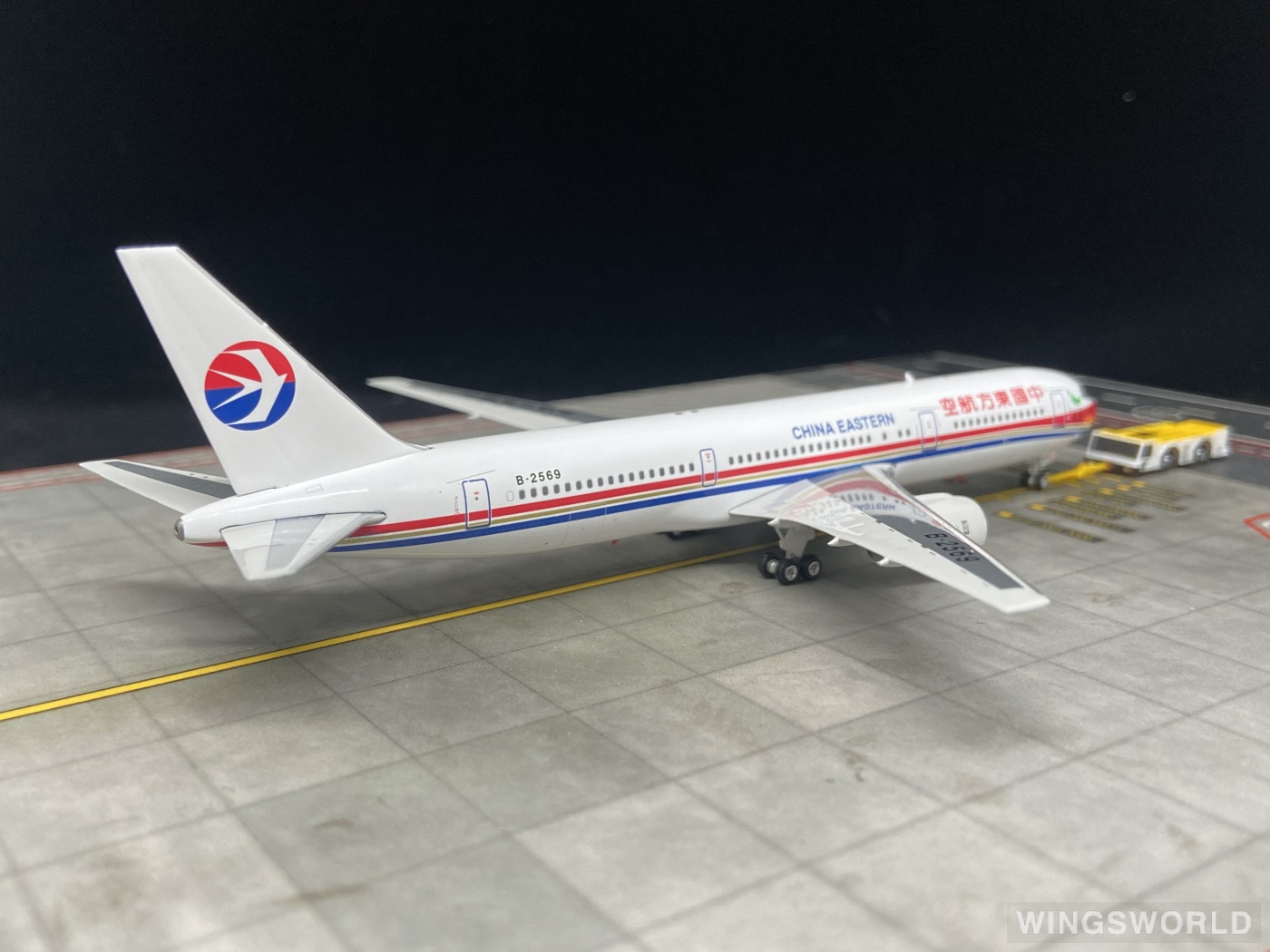 Phoenix 1:400 PH11960 China Eastern 中国东方航空 Boeing 767-300ER B-2569