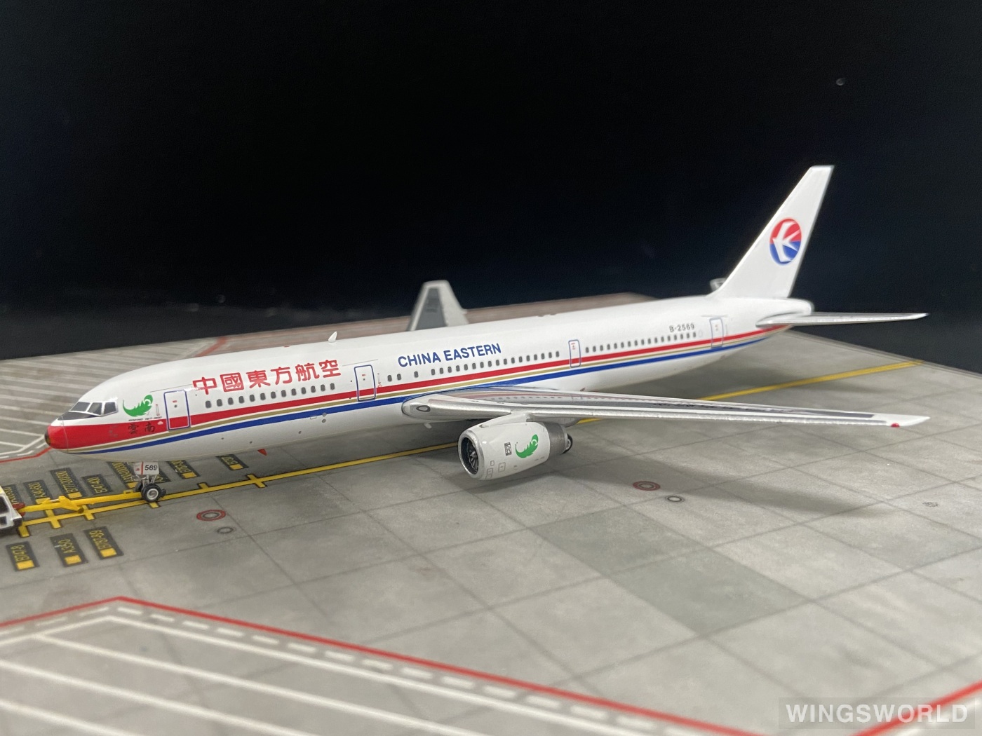 Phoenix 1:400 PH11960 China Eastern 中国东方航空 Boeing 767-300ER B-2569
