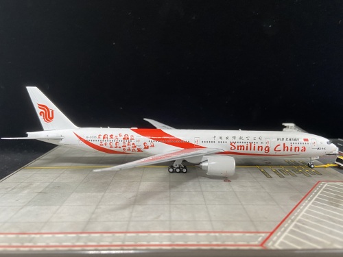 Phoenix 1:400 Boeing 777-300ER ANA 全日空PH04327 JA798A 图片
