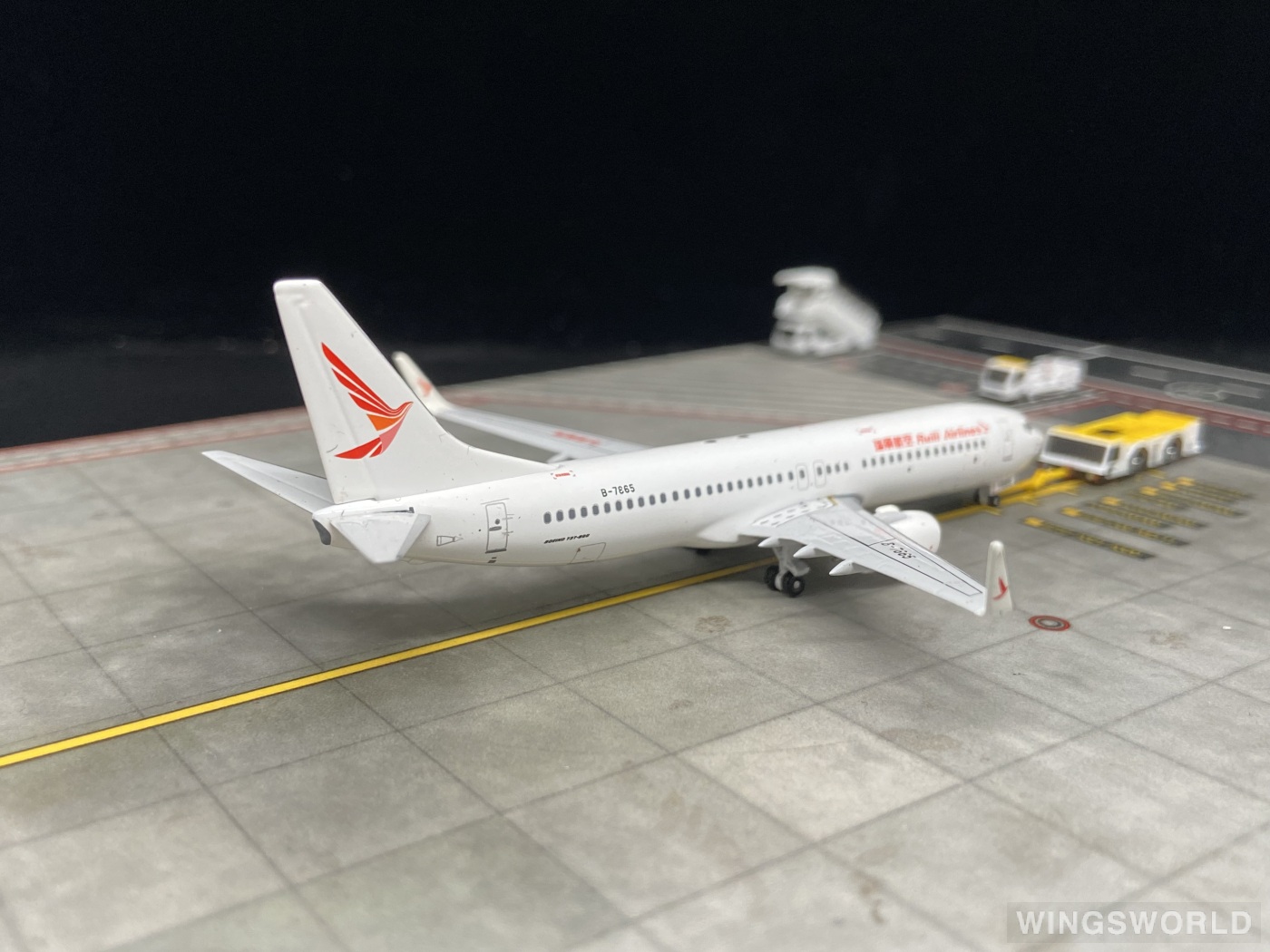 Pandamodel 1:400 PM4B7865 Ruili Airlines 瑞丽航空 Boeing 737-800 B-7865