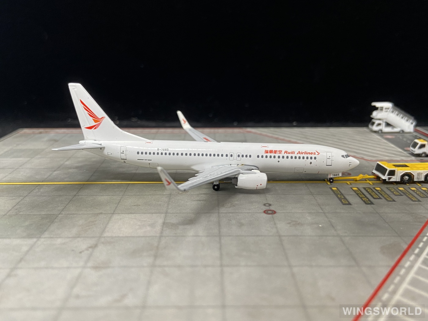 Pandamodel 1:400 PM4B7865 Ruili Airlines 瑞丽航空 Boeing 737-800 B-7865