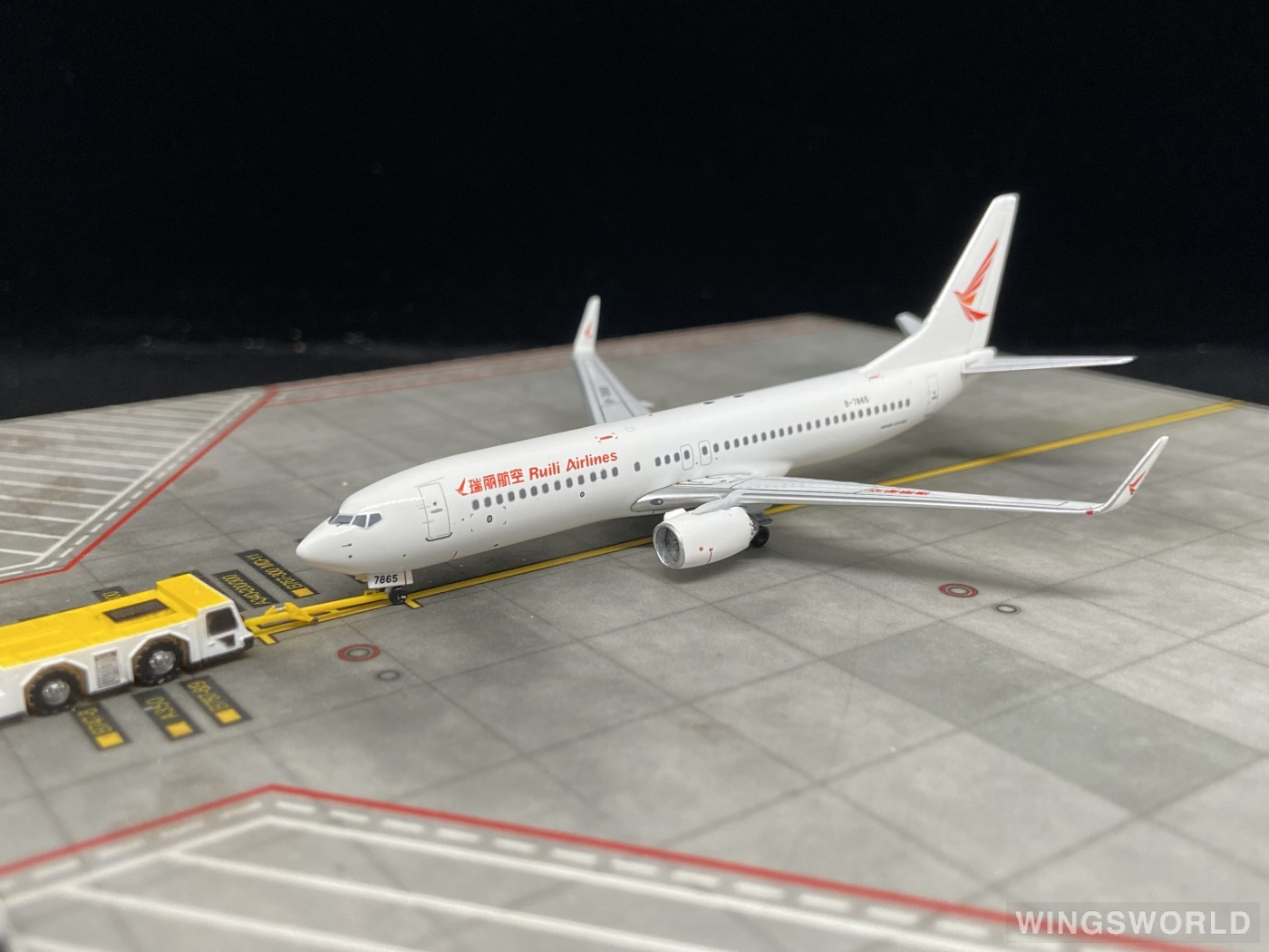 Pandamodel 1:400 PM4B7865 Ruili Airlines 瑞丽航空 Boeing 737-800 B-7865