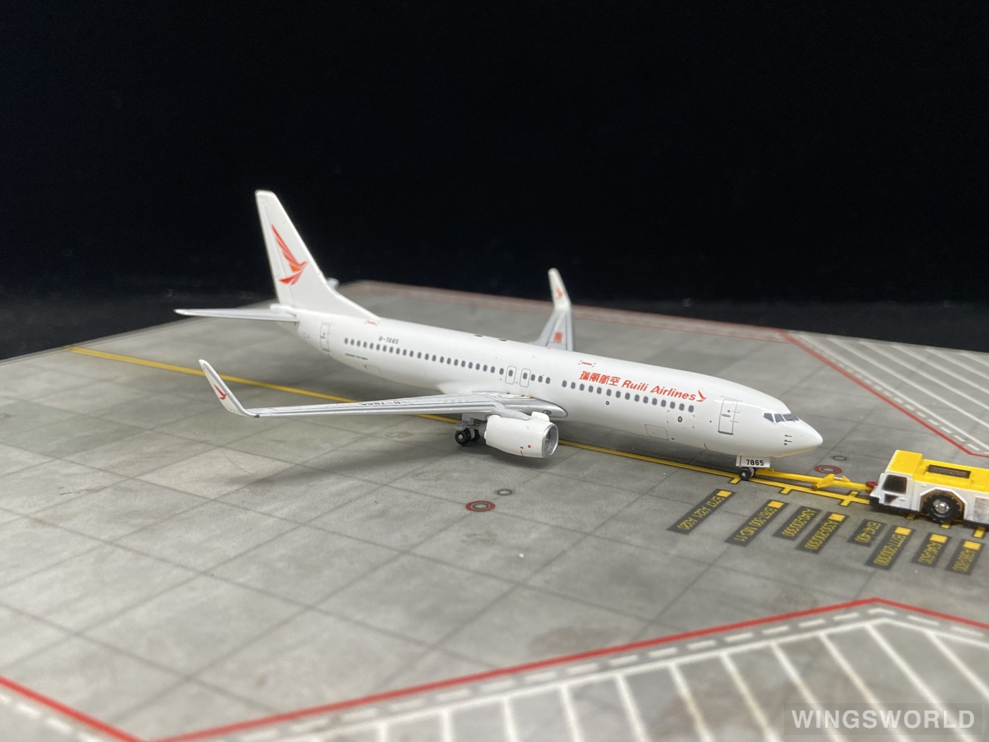 Pandamodel 1:400 PM4B7865 Ruili Airlines 瑞丽航空 Boeing 737-800 B-7865