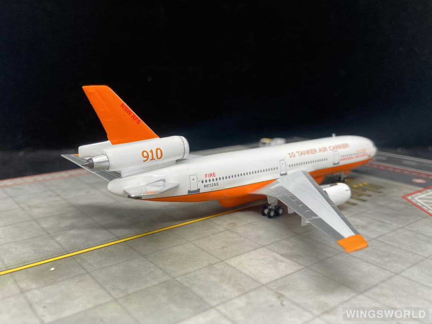 Patriot 1:400 PT-400-006 10 Tanker Air Carrier McDonnell Douglas DC-10 N612AX