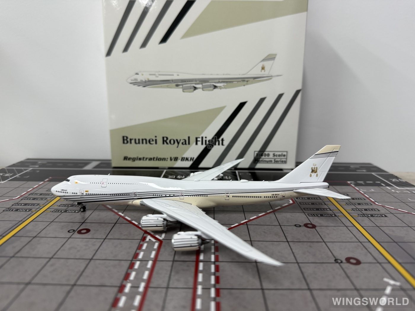 Phoenix 1:400 PH11947 Royal Brunei 文莱皇家航空 Boeing 747-8i V8-BKH