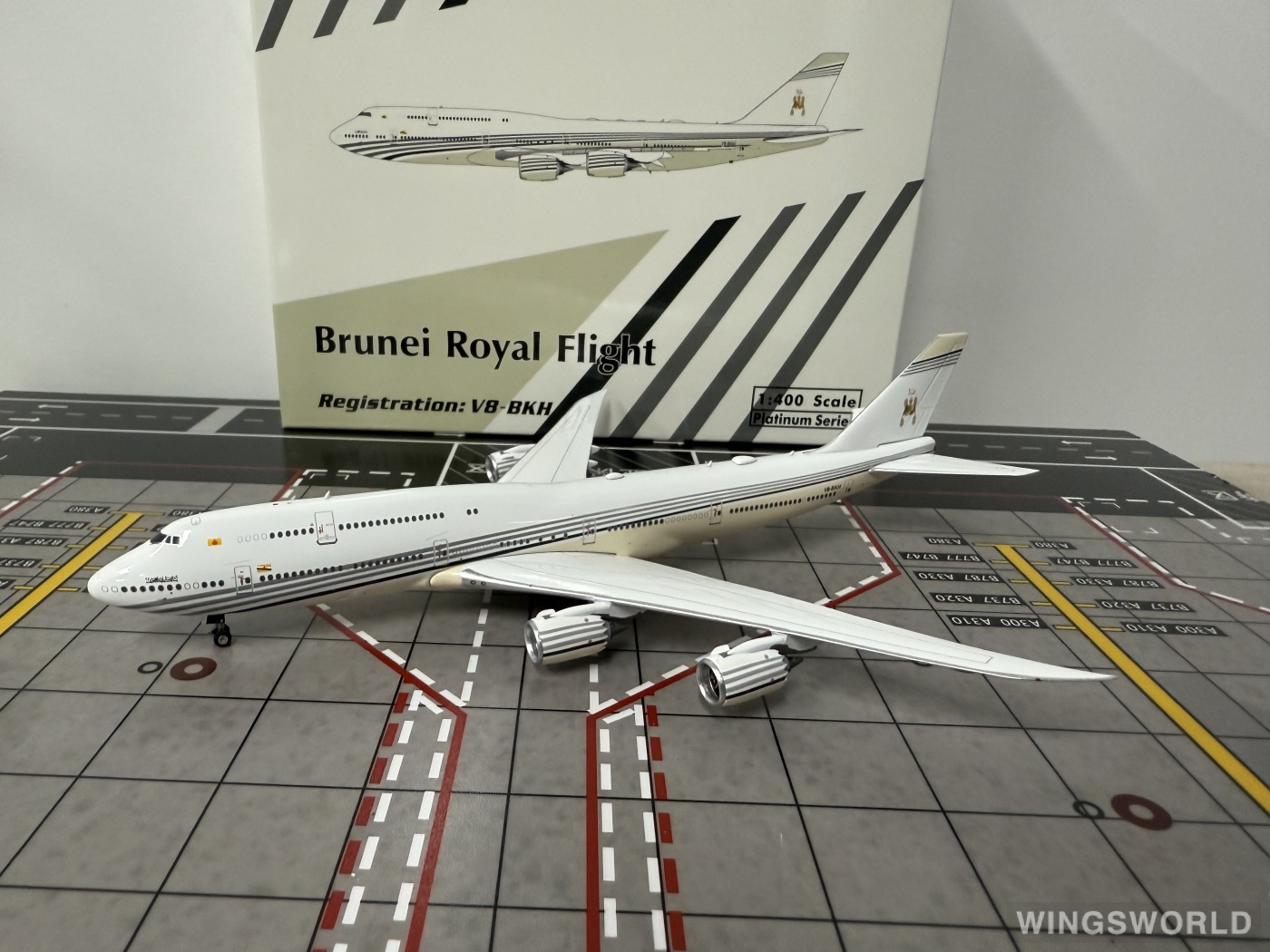 Phoenix 1:400 PH11947 Royal Brunei 文莱皇家航空 Boeing 747-8i V8-BKH