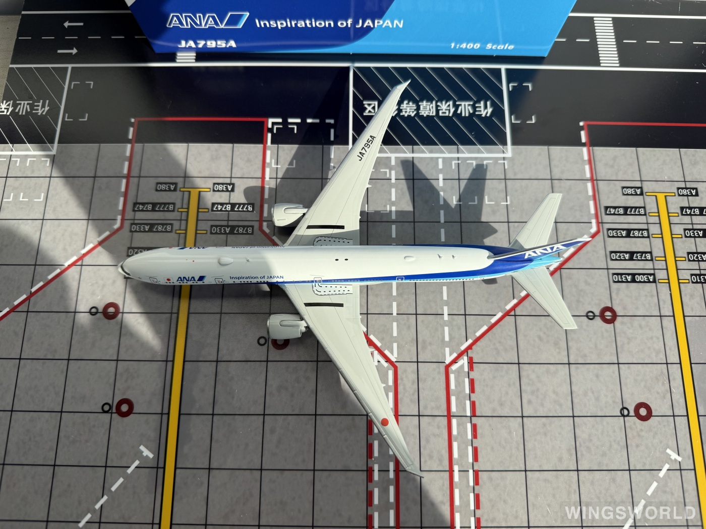 Phoenix 1:400 PH04621 ANA 全日空 Boeing 777-300ER JA795A