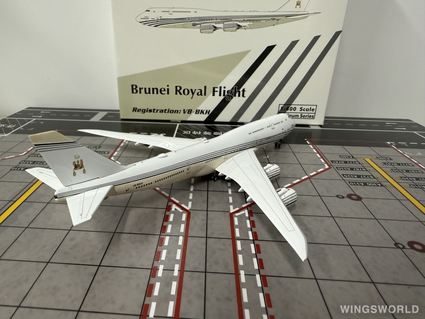 Phoenix 1:400 PH11947 Royal Brunei 文莱皇家航空 Boeing 747-8i V8-BKH
