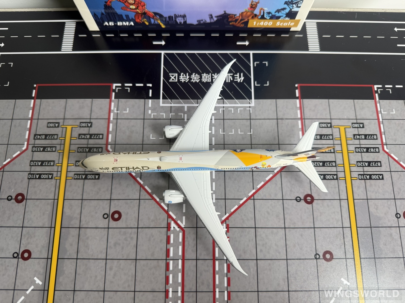 Phoenix 1:400 PH04608 Etihad Airways 阿提哈德航空 Boeing 787-10 A6-BMA
