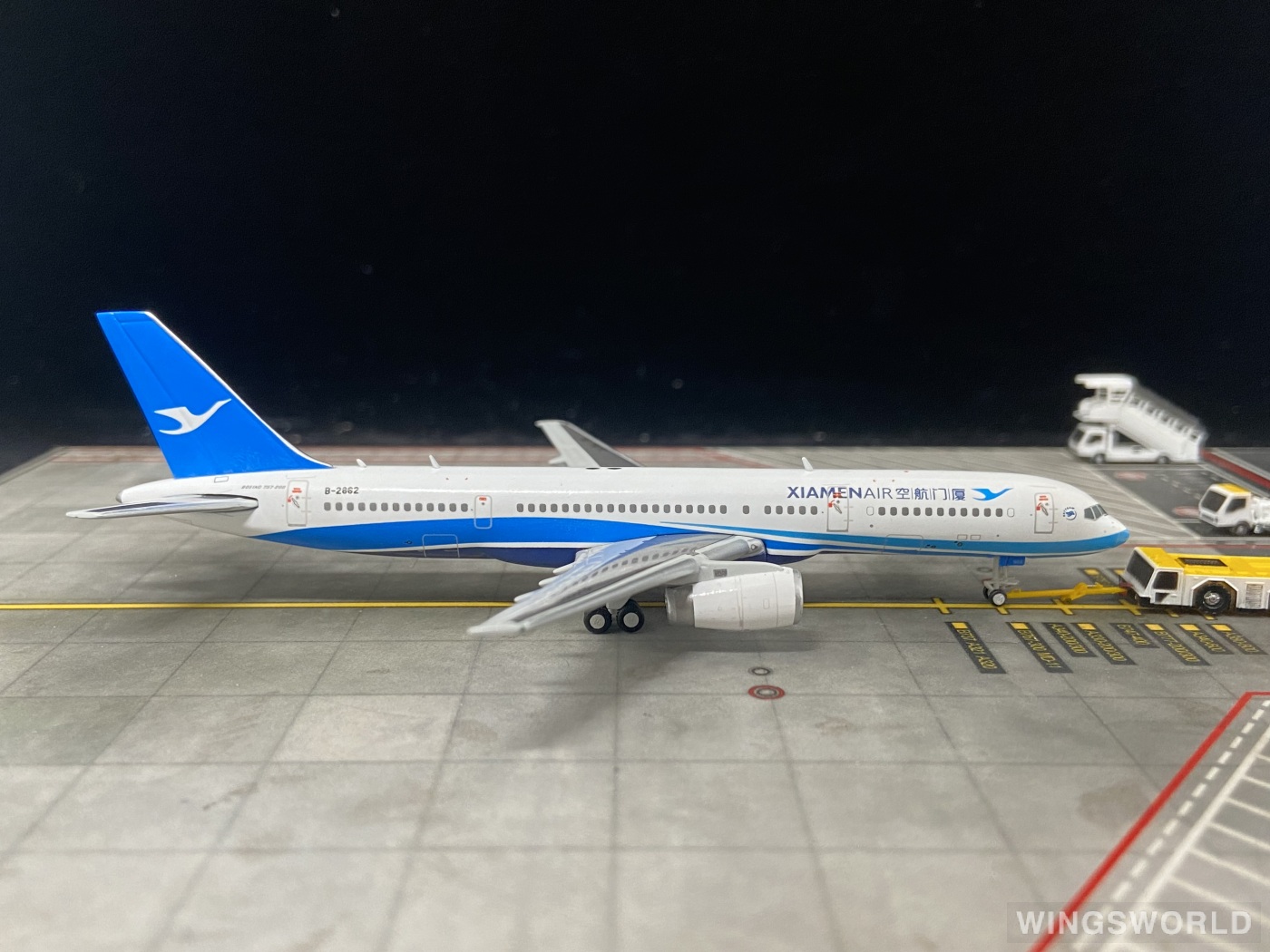Undefined Collectibles 1:400 52MFS3 XiamenAir 厦门航空 Boeing 757-200 B-2862