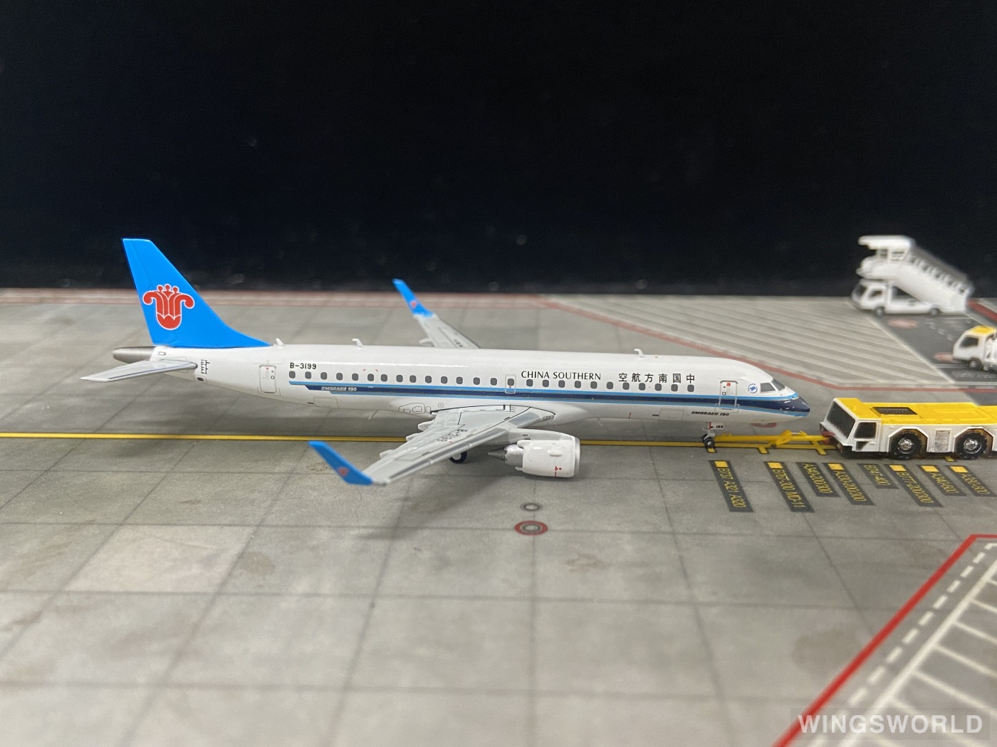 Undefined Collectibles 1:400 90CZB5 China Southern 中国南方航空 Embraer ERJ-190 B-3199