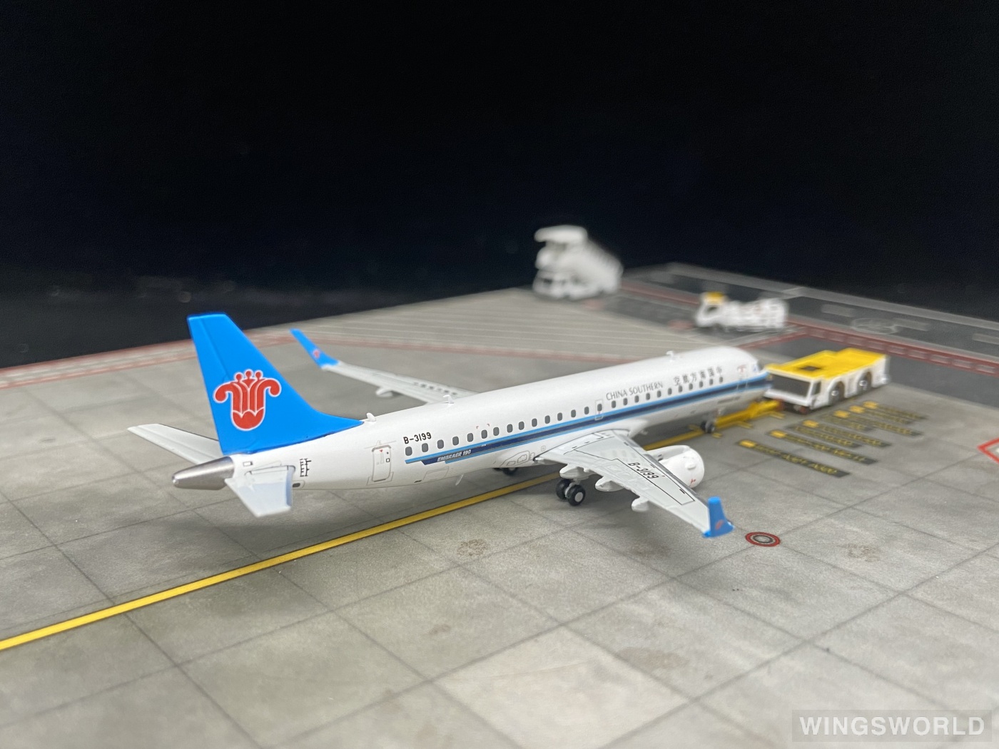 Undefined Collectibles 1:400 90CZB5 China Southern 中国南方航空 Embraer ERJ-190 B-3199
