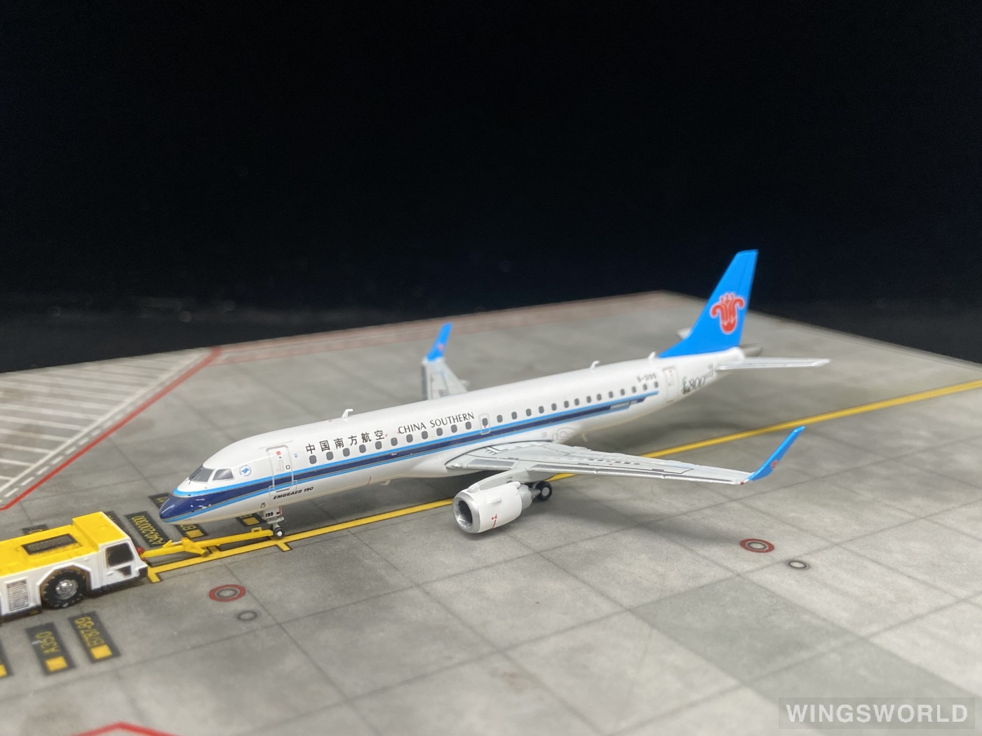 Undefined Collectibles 1:400 90CZB5 China Southern 中国南方航空 Embraer ERJ-190 B-3199
