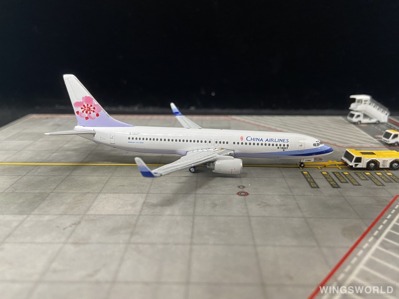 Phoenix 1:400 PH10365B China Airlines 中华航空 Boeing 737-800 B-18607
