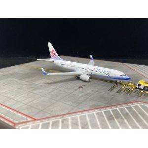 China Airlines 中华航空 Boeing 737-800 B-18607 1997s colors. PH10365B Phoenix 1:400