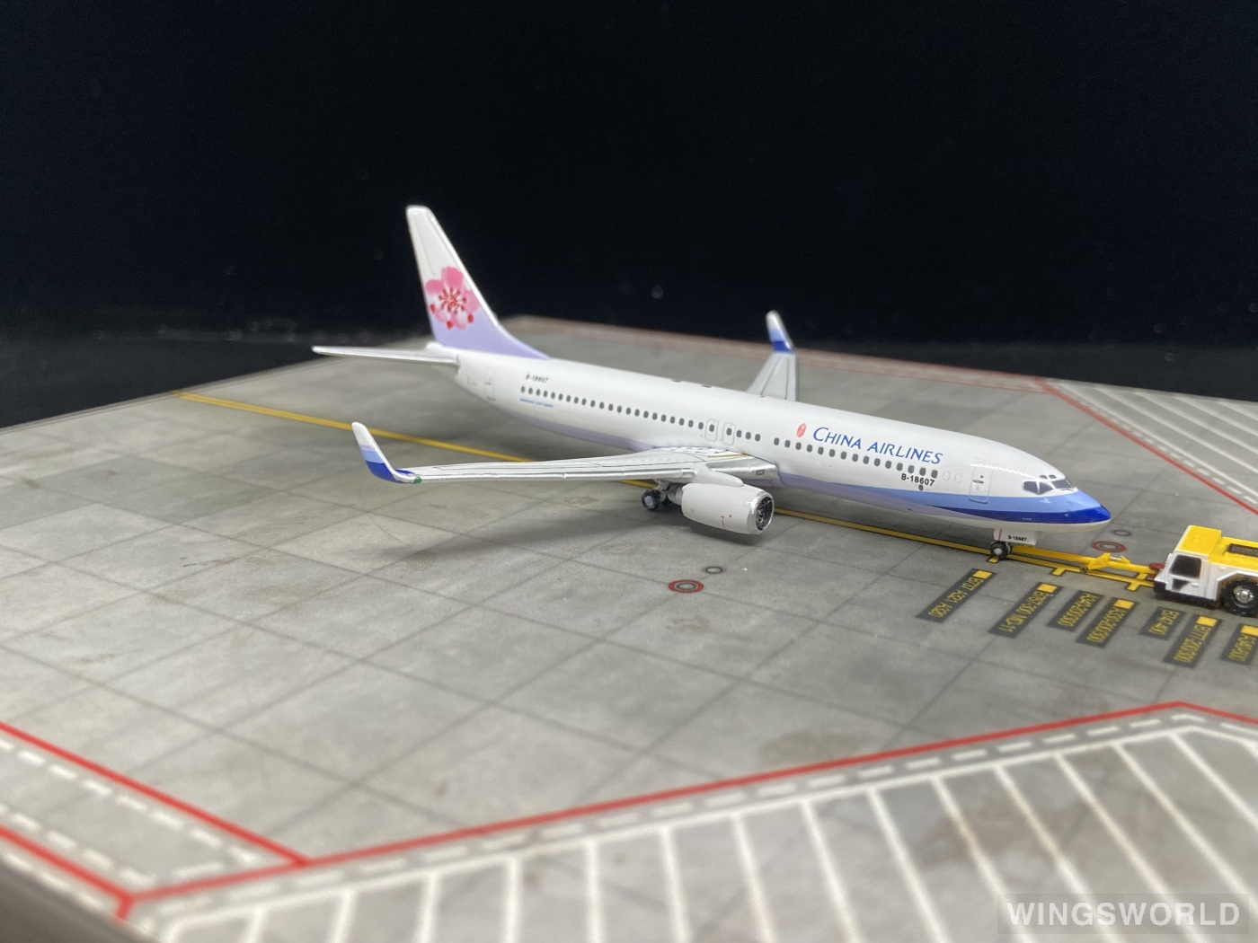 Phoenix 1:400 PH10365B China Airlines 中华航空 Boeing 737-800 B-18607