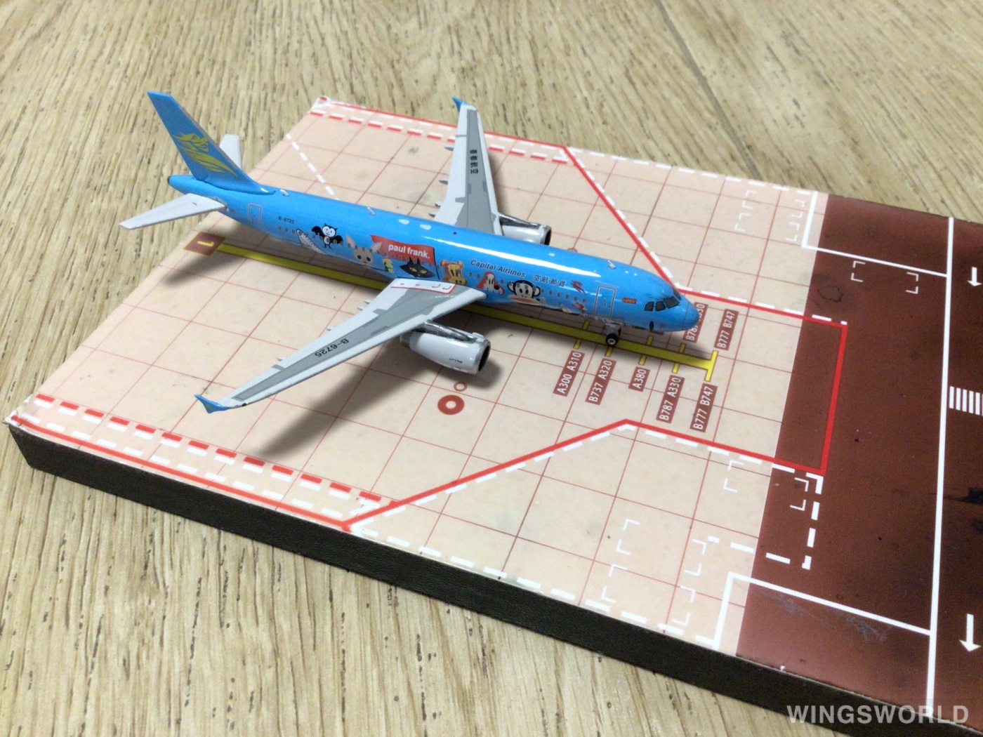 Phoenix 1:400 PH04147 Capital Airlines 首都航空 Airbus A320 B-6725