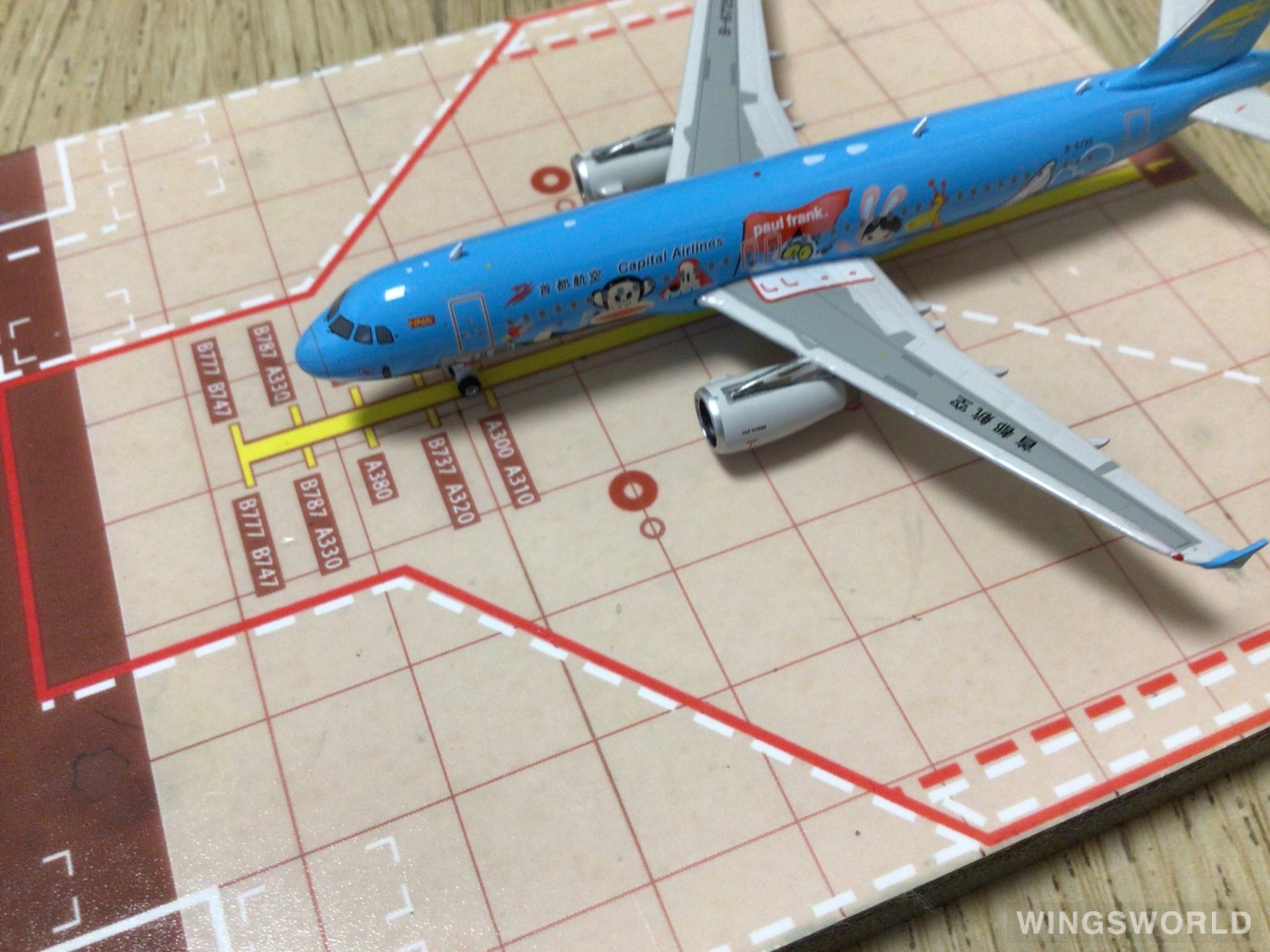 Phoenix 1:400 PH04147 Capital Airlines 首都航空 Airbus A320 B-6725