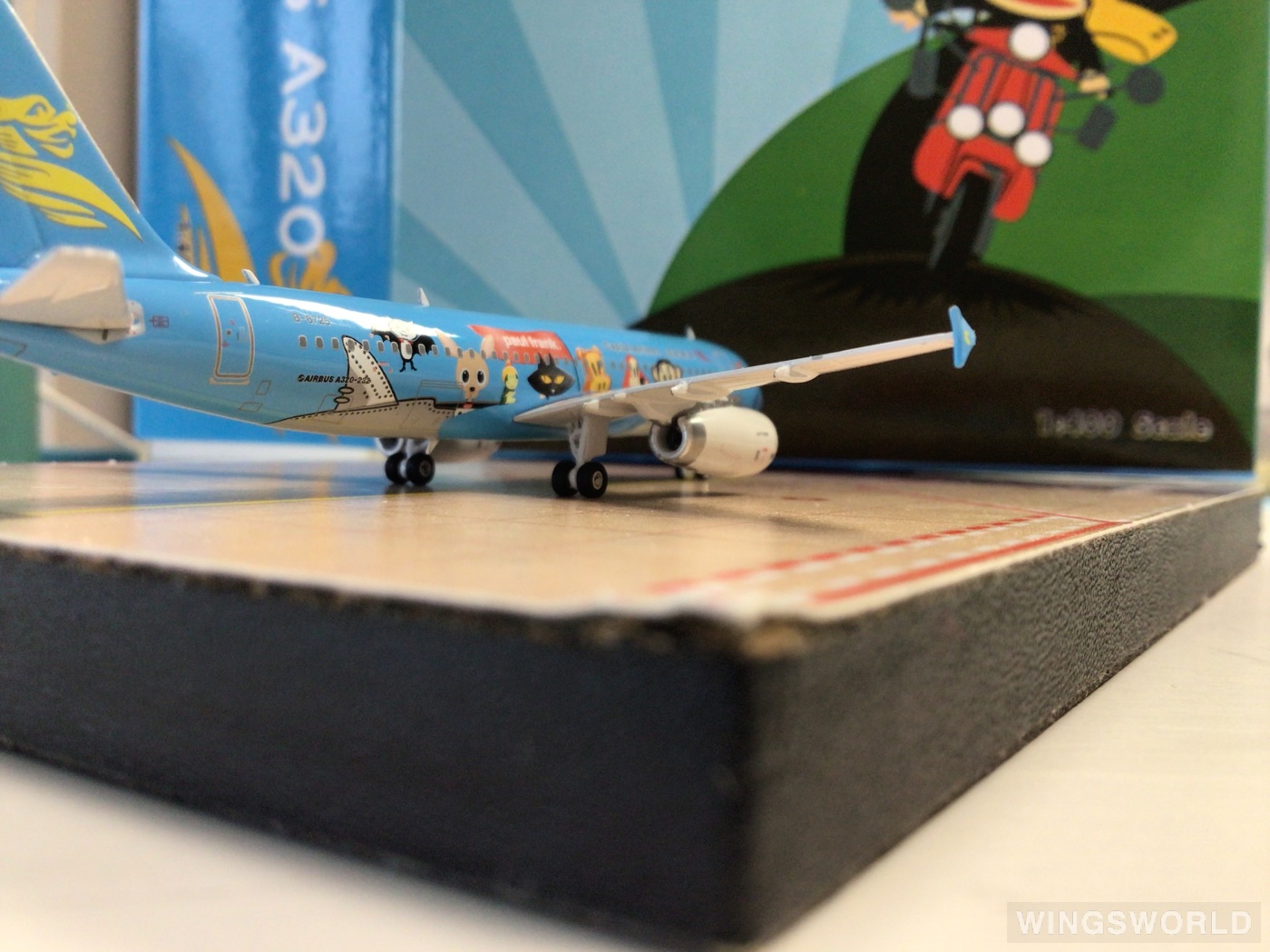Phoenix 1:400 PH04147 Capital Airlines 首都航空 Airbus A320 B-6725