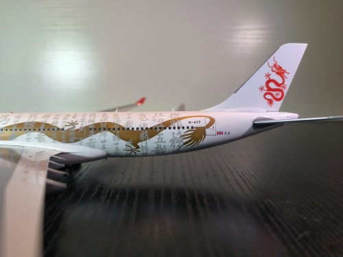 Dragonair 港龙航空 Airbus A330-300 B-HYF  EW2333005 JC Wings 1:200