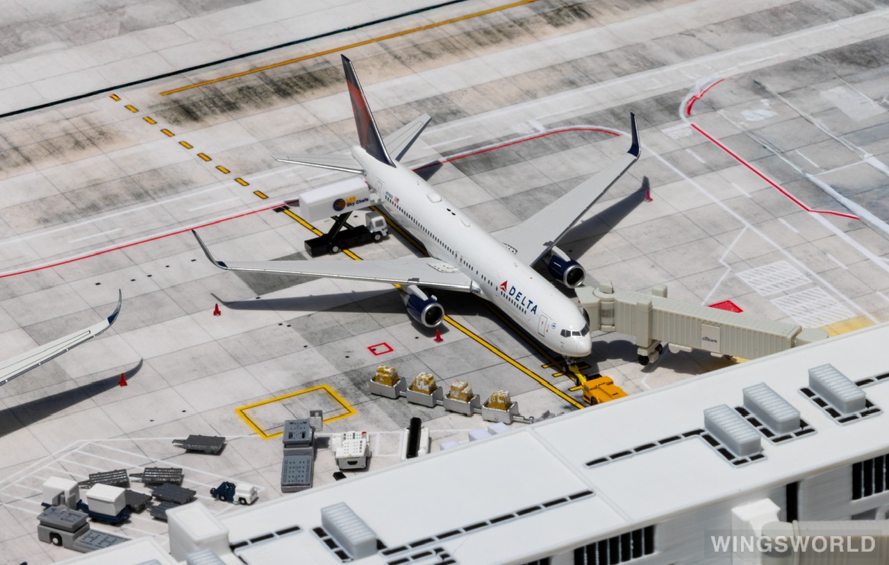 Pandamodel 1:400 PM62430 Delta Air Lines 达美航空 Boeing 767-300ER N176DZ