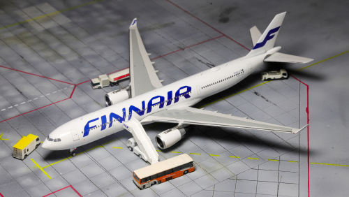 FINNAIR A330-300 フィンエアー エアバス 1:400 PH Finnair A330-300 Metsanvaki Reg# PH4OH-LTS Phoenix Models
