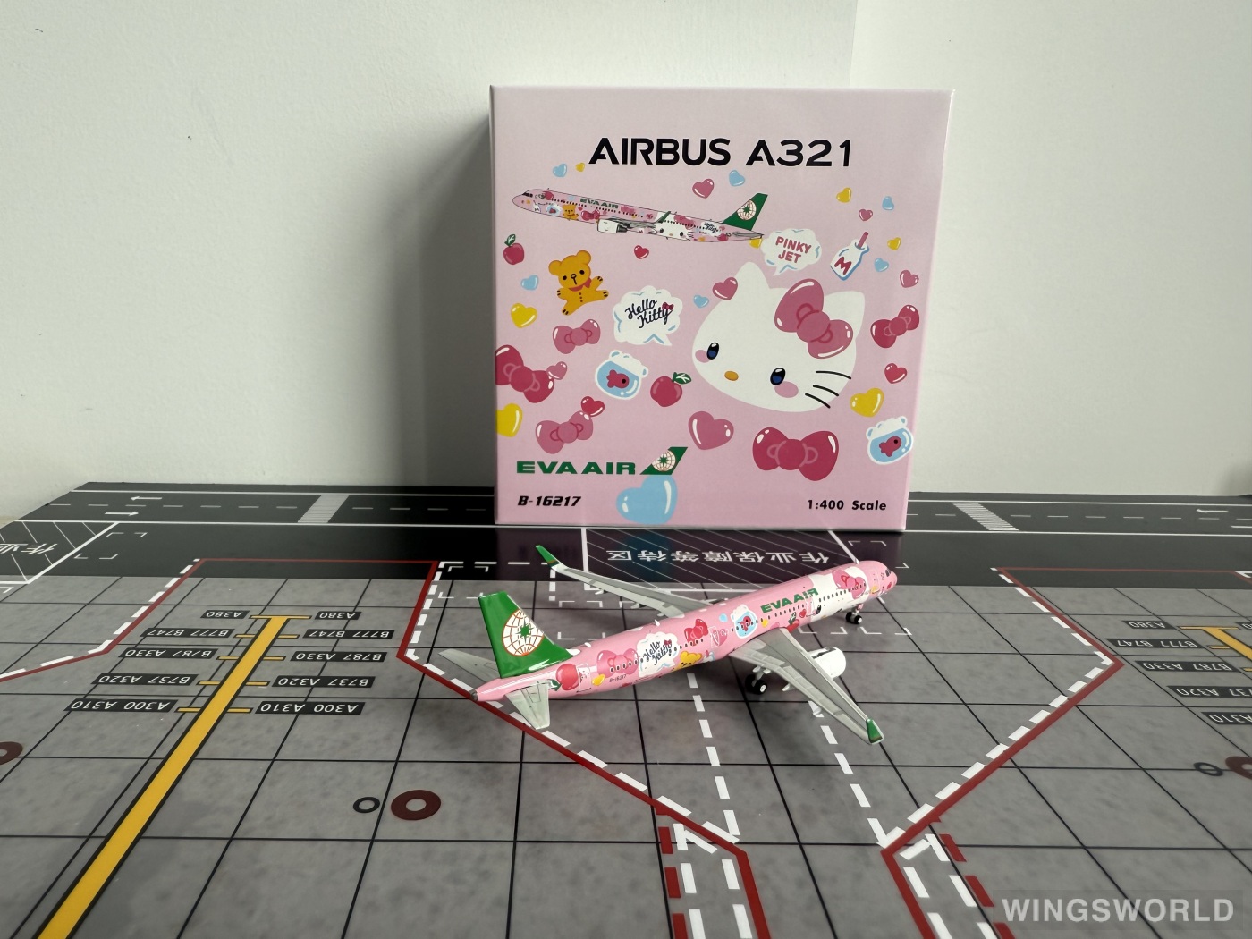 Phoenix 1:400 PH04635 EVA Air 长荣航空 Airbus A321 B-16217