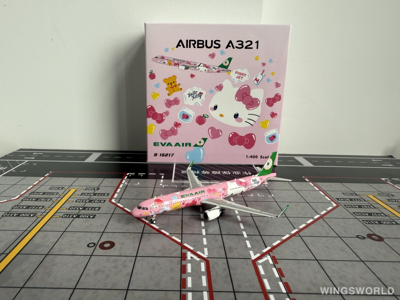 Phoenix 1:400 PH04635 EVA Air 长荣航空 Airbus A321 B-16217
