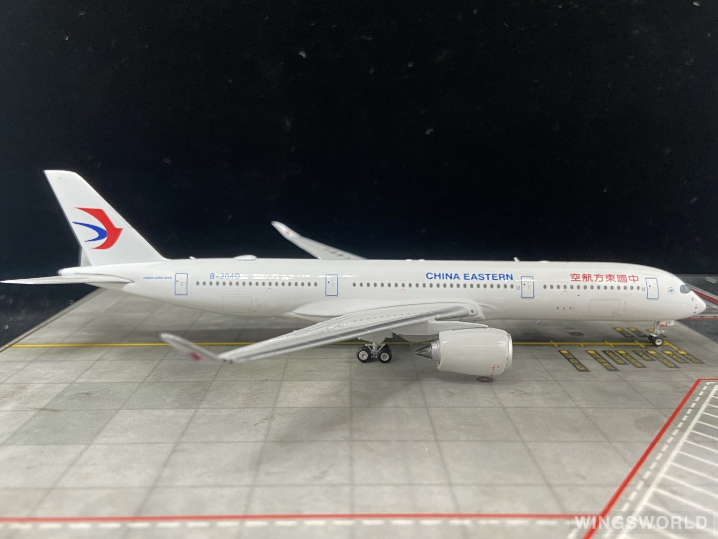 Phoenix 1:400 PH11496 China Eastern 中国东方航空 Airbus A350-900 B-304D