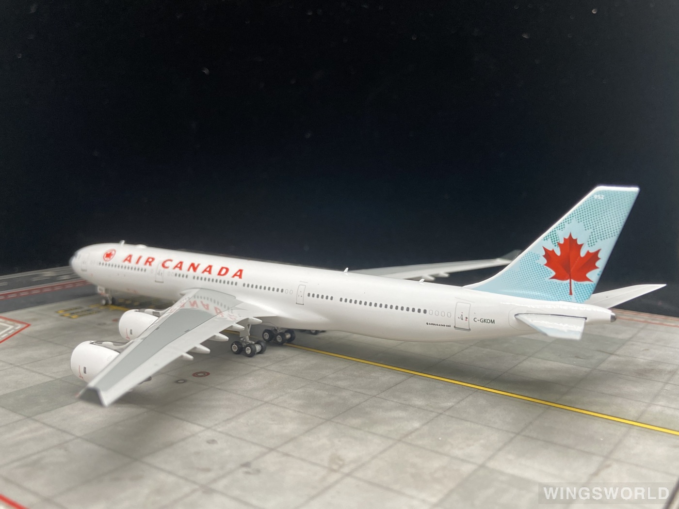 Phoenix 1:400 PH12002 Air Canada 加拿大航空 Airbus A340-500 C-GKOM
