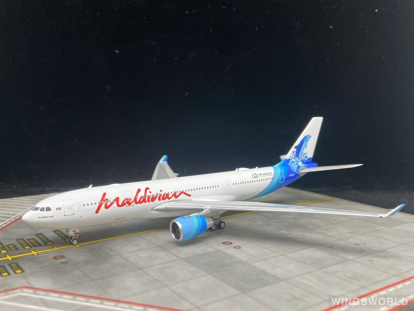 Phoenix 1:400 PH11984 Maldivian 马尔代夫航空 Airbus A330-200 8Q-IAB