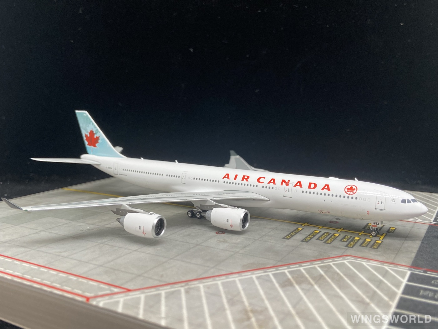 Phoenix 1:400 PH12002 Air Canada 加拿大航空 Airbus A340-500 C-GKOM