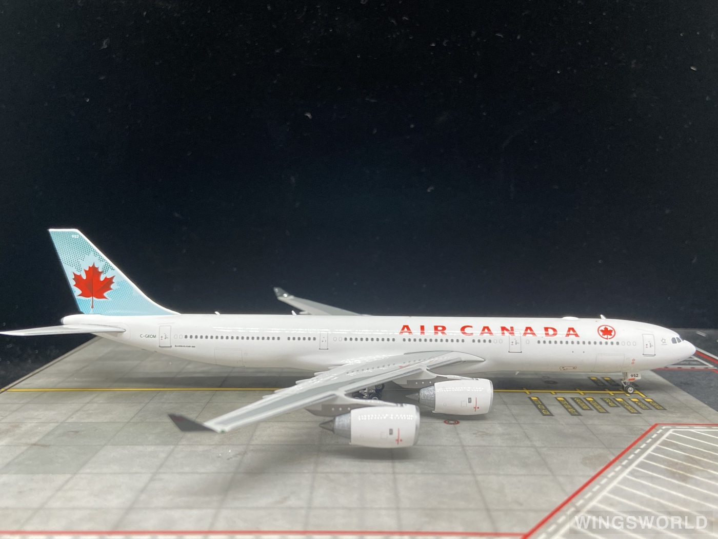 Phoenix 1:400 PH12002 Air Canada 加拿大航空 Airbus A340-500 C-GKOM