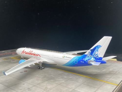 日本航空 Boeing 777-300 Japan Airlines 1/200 Amazon.com: Hasegawa 1/200 Japan Airlines B777-300 New Logo