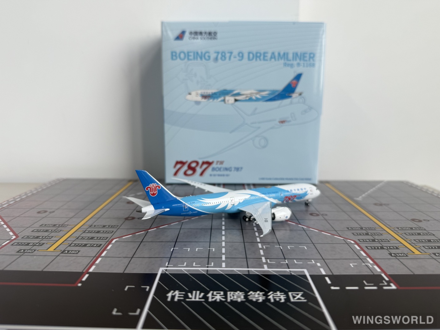 NGmodels 1:400 NG24063 China Southern 中国南方航空 Boeing 787-9 B-1168