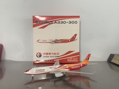 中国東方航空 AIRBUS A320neo 1:200 1:200 Aviation200 China Eastern Airlines A320NEO B-1033