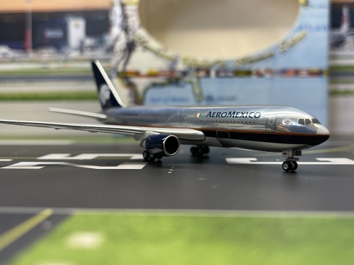 航空機・ヘリコプター AeroClasics 1/400 AIR FRANCE 707 F-BLCA AeroClasics 1/400 AIR FRANCE 707 F-BLCA - メルカリ