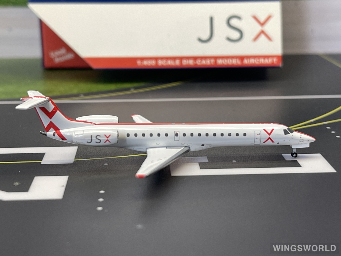 Geminijets 1:400 GJJSX2071 JSX Embraer ERJ-145 N241JX