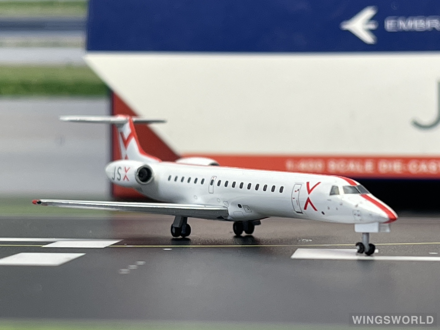 Geminijets 1:400 GJJSX2071 JSX Embraer ERJ-145 N241JX