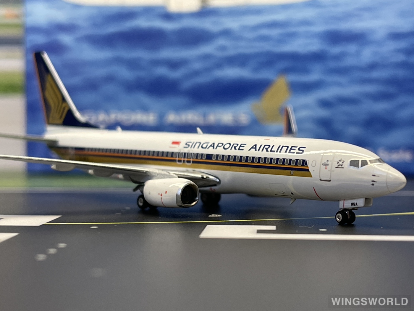 JC Wings 1:400 EW4738011 Singapore Airlines 新加坡航空 Boeing 737-800 9V-MGA