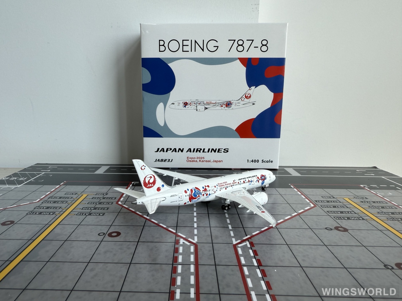 Phoenix 1:400 PH04603 Japan Airlines 日本航空 Boeing 787-8 JA823J