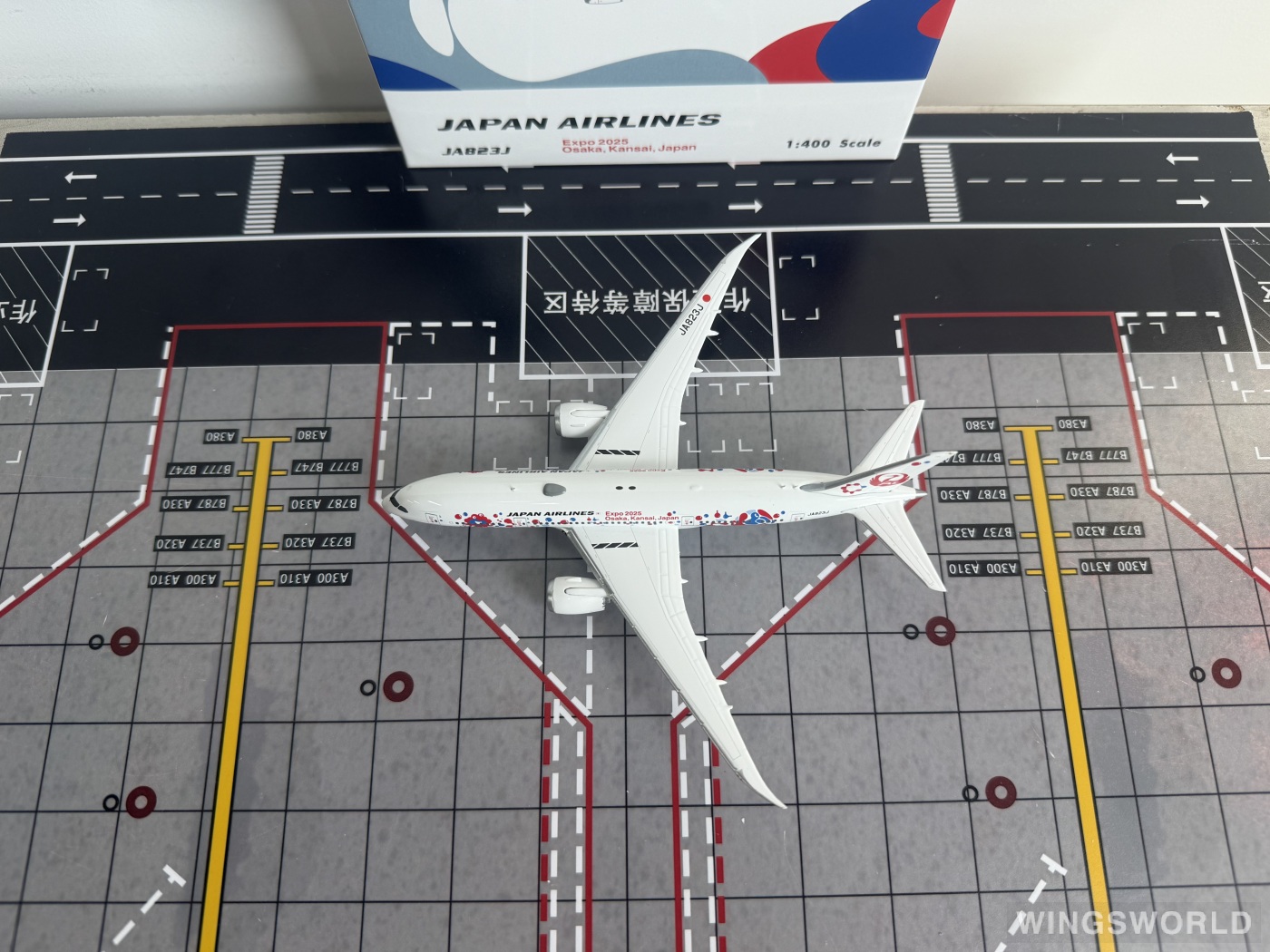 Phoenix 1:400 PH04603 Japan Airlines 日本航空 Boeing 787-8 JA823J