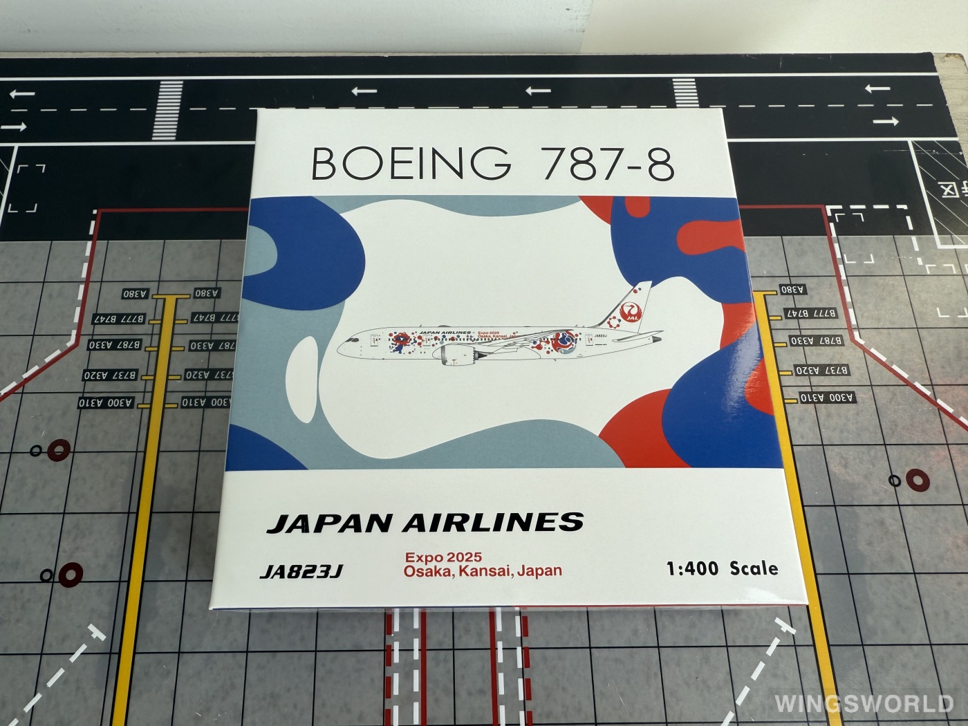 Phoenix 1:400 PH04603 Japan Airlines 日本航空 Boeing 787-8 JA823J