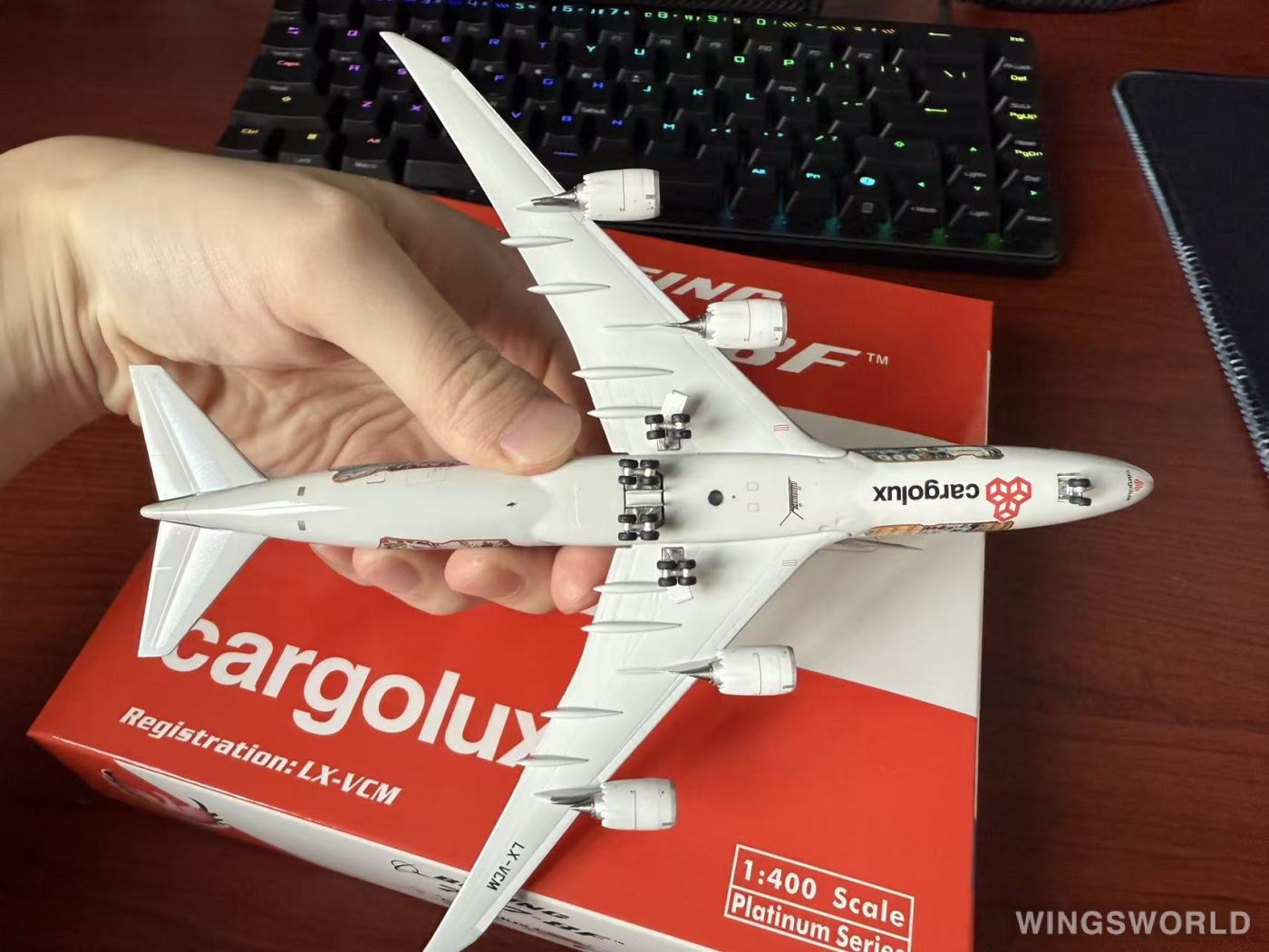 Phoenix 1:400 PH11328 Cargolux 卢森堡货运航空 Boeing 747-8F LX-VCM