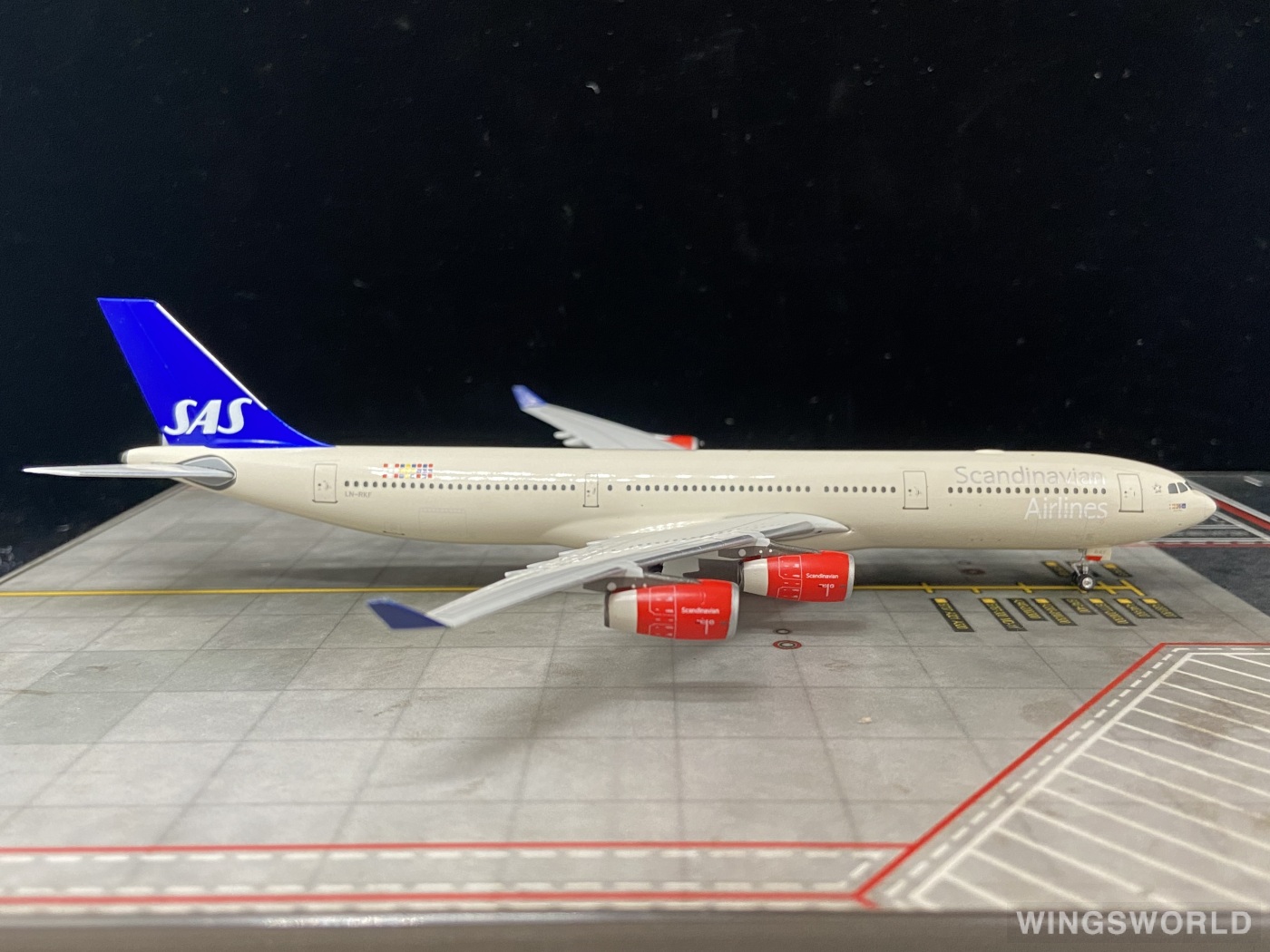 Phoenix 1:400 PH10574 SAS 北欧航空 Airbus A340-300 LN-RKF